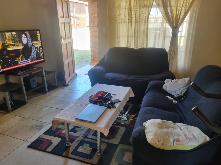 2 Bedroom Property for Sale in Waterval East North West